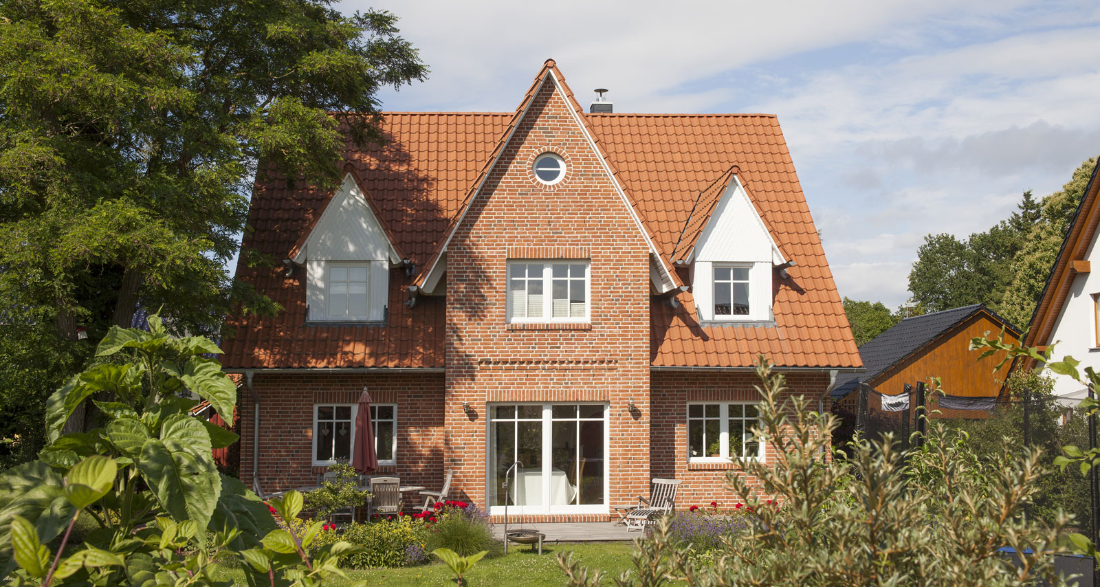 Einfamilienhaus Wohn- & Nutzfläche 242,46 m²